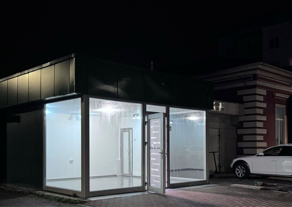 Spatiu comercial central Roman. 450 NEGOCIABIL!