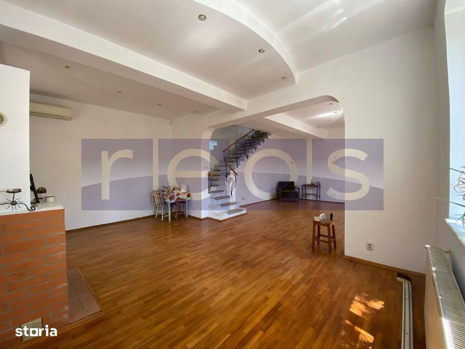 De Vanzare Vila P+1+Mansarda 7 Camere, 3 Bai, Garaj, Curte Salaj Parc