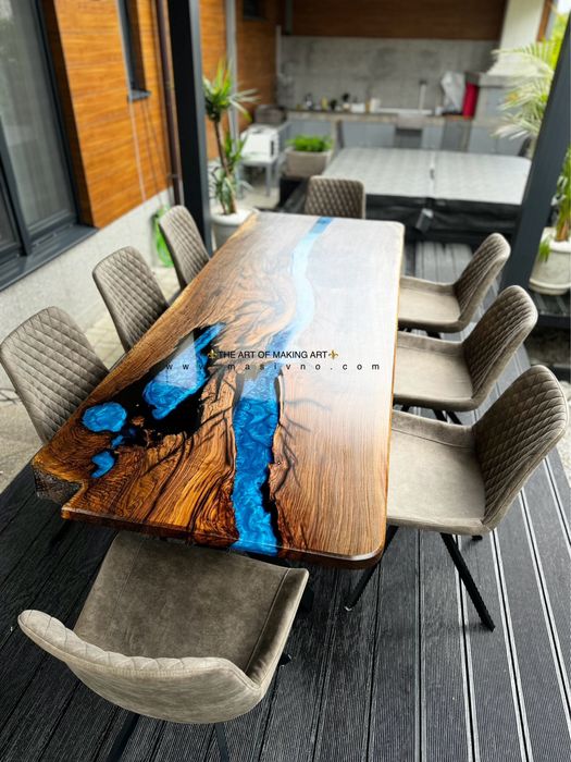 Трапезна маса от дърво и епоксидна смола