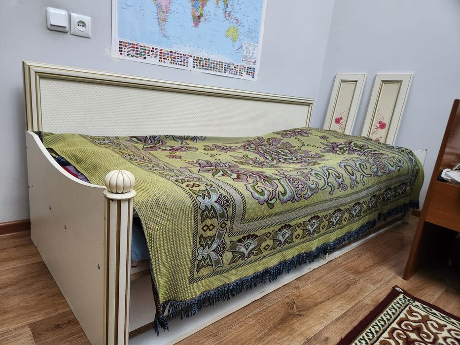 Комплект мебели для девочек.