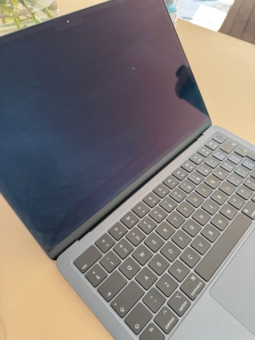 MacBook Air 13” M3 (2024) - Midnight Black