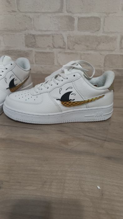 Кроссовки, жен. Новые .р 38-39