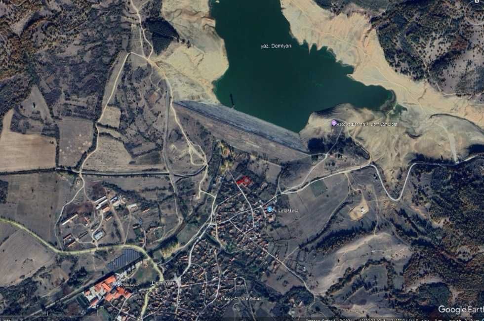 Продава се: Парцел 956 кв.м, със стара къща в с.Домлян