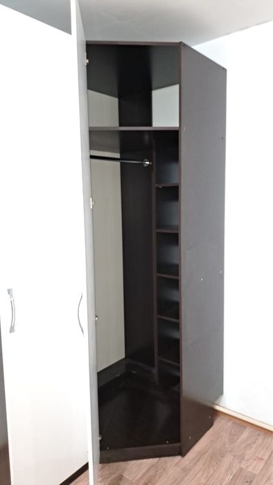 Шикарный шкаф , в отличном состоянии.