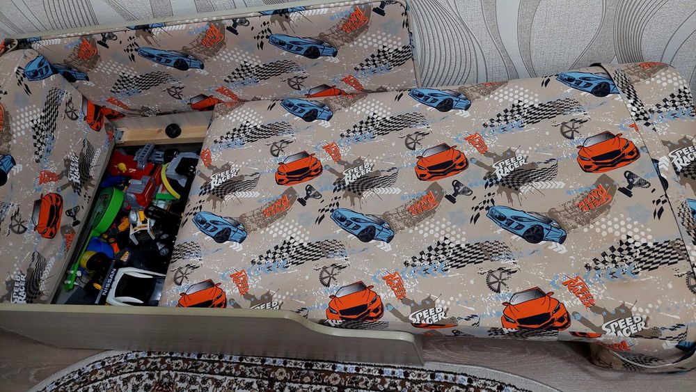 Продам детский диванчик