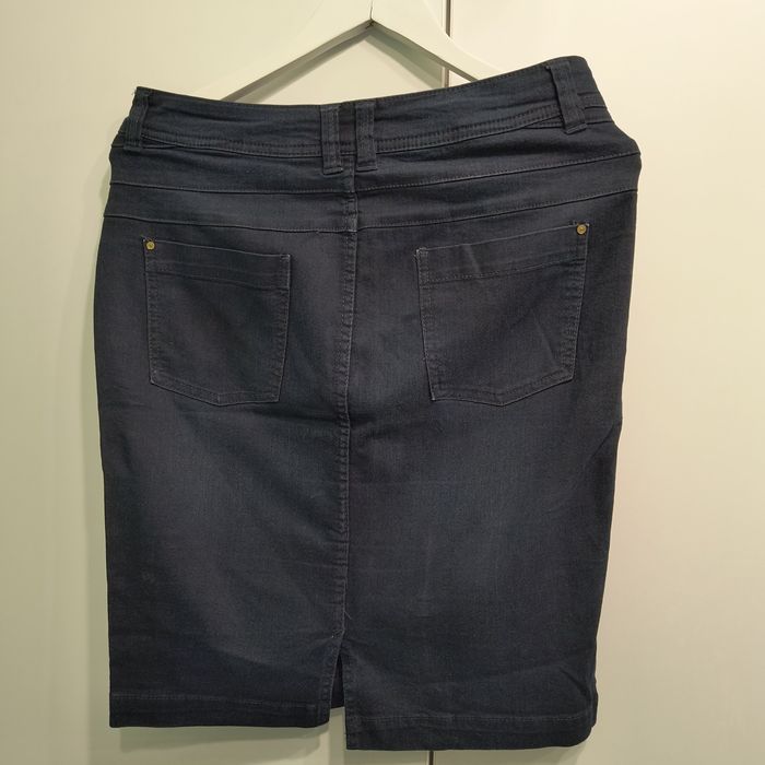 Дамски поли до коляно