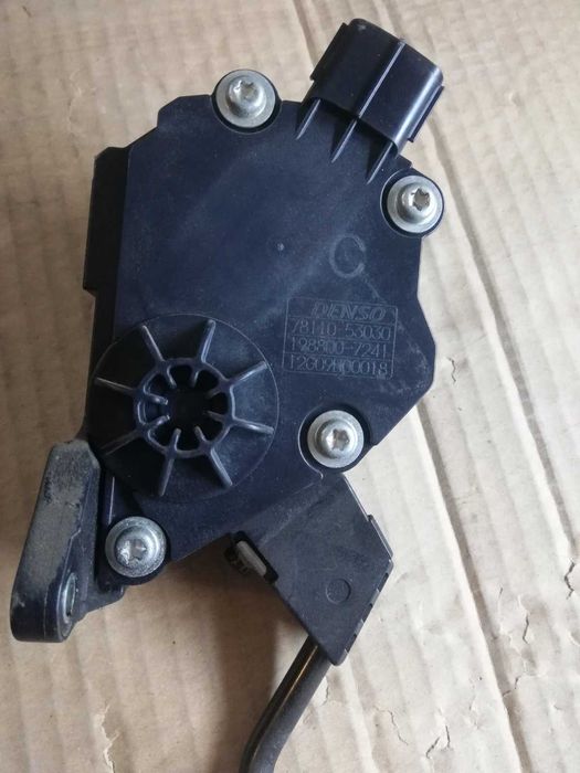 Педал за газта на Lexus is220d