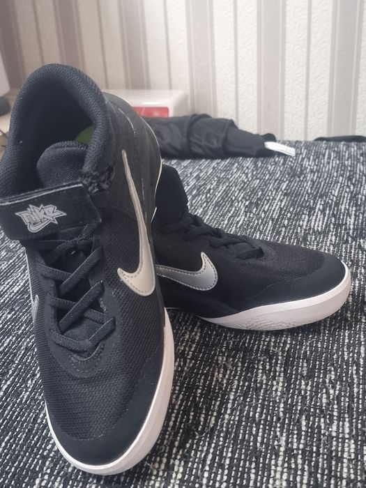Adidasi Nike mărimea 38