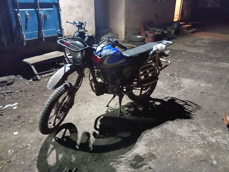 Продам мотоцикл 200куб