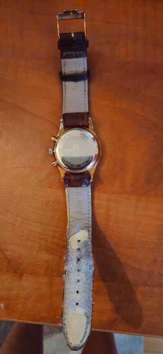 Продавам часовник JACQUES LEMANS 10 ATM