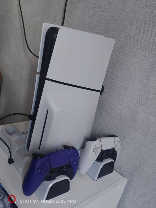 Продам PS5 Slim 1 тб