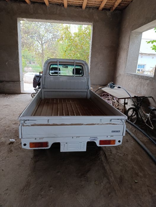 Yangi lavo 2024 moshina sotilari