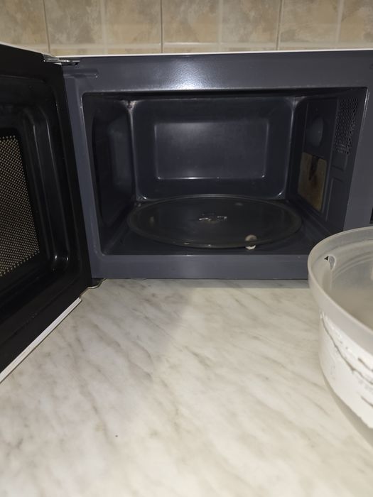 Продам микроаолновую печь .