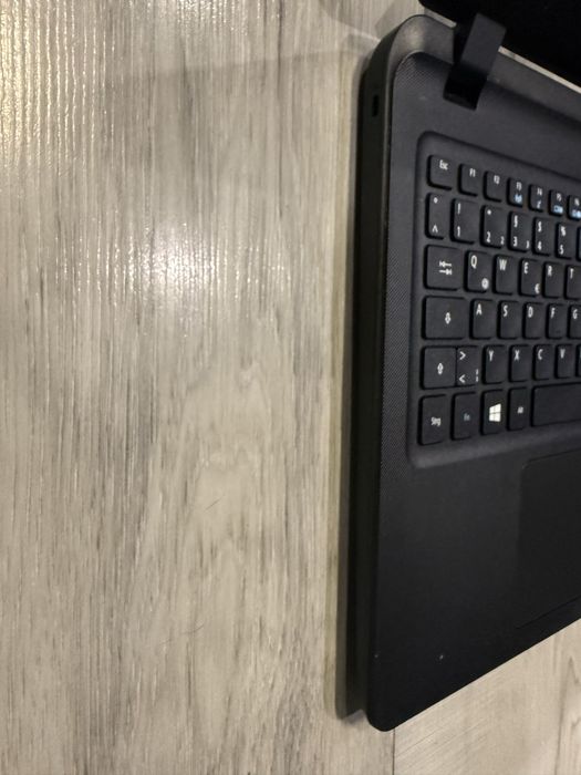 Acer EX2540-i3 6006u/8гб/250гб ссд