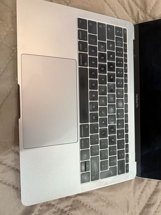Macbook pro 2017 13 инча