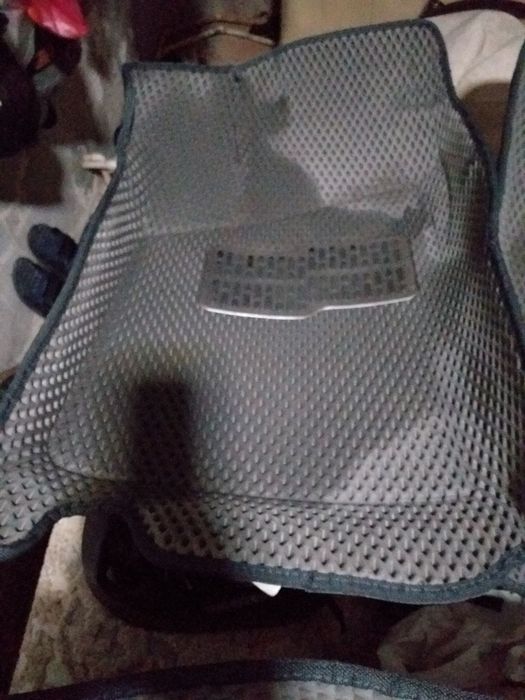 Продам коврики Нексии 2 в хорошем состоянии