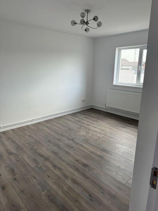 Vila Tancodrom parter +1 Etaj :3 dormitoare 2 bai living bucatarie nou