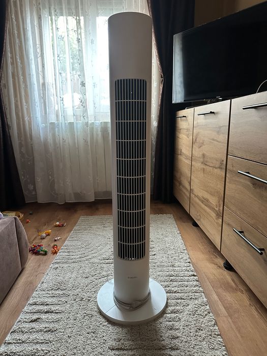 Xiaomi Smart Tower Fan cu design alb
