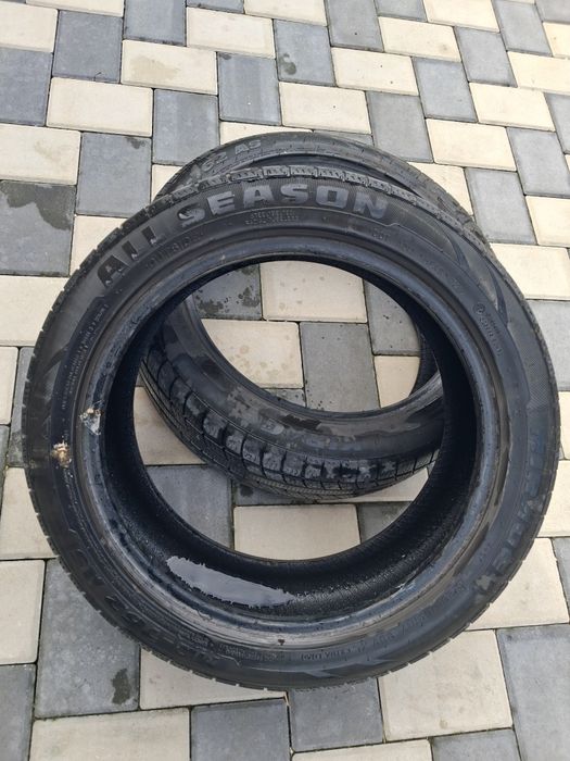 Vând două anvelope All Season M +S cu dimensiunile 205 /50 R17