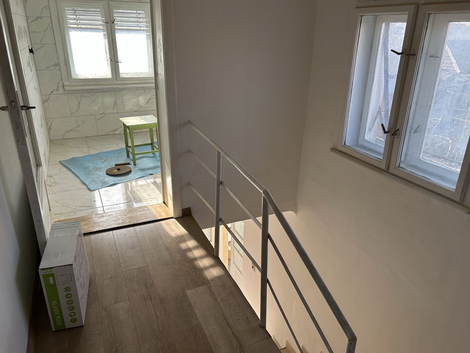 Casă cu etaj în Episcopia – 4 camere, anexe,