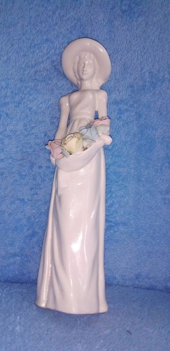 продам статуэтку девушка с венком