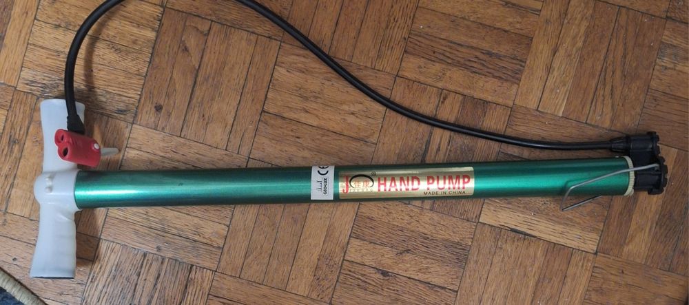 Pompă de mână pentru umflat