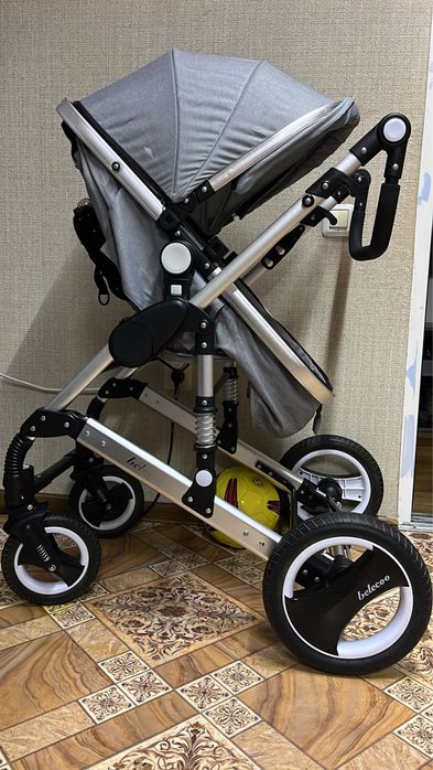 Продам коляску трансформер исползовали менше года  почти новый