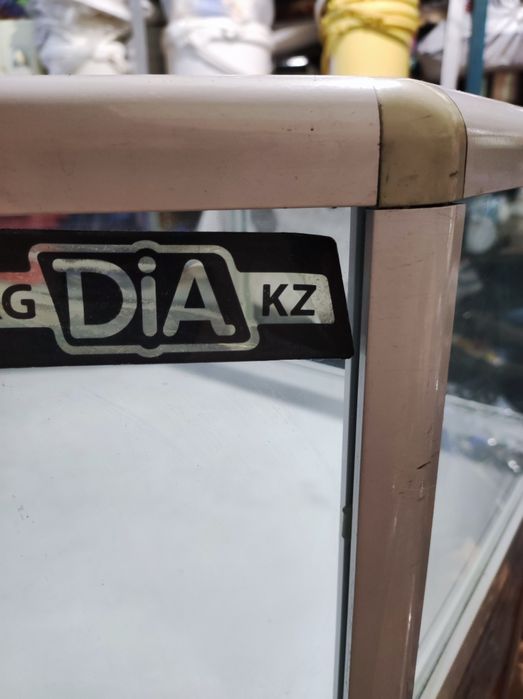 Витрина стеклянная