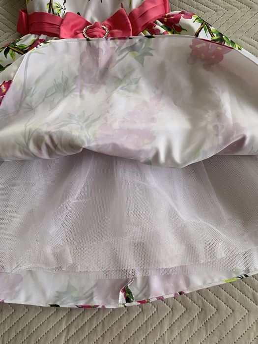 Продам праздничное платье для девочки