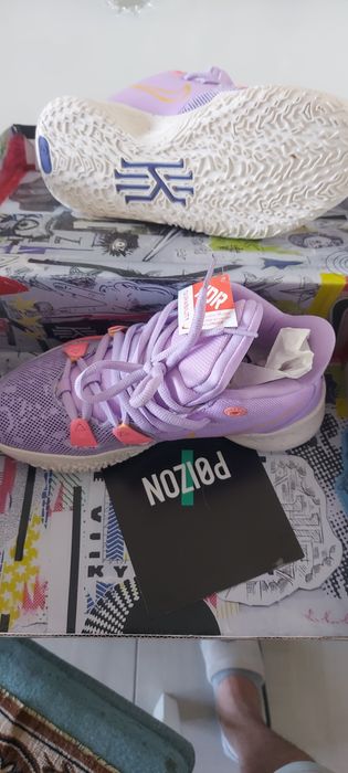 Продаю баскетбольные кроссовки