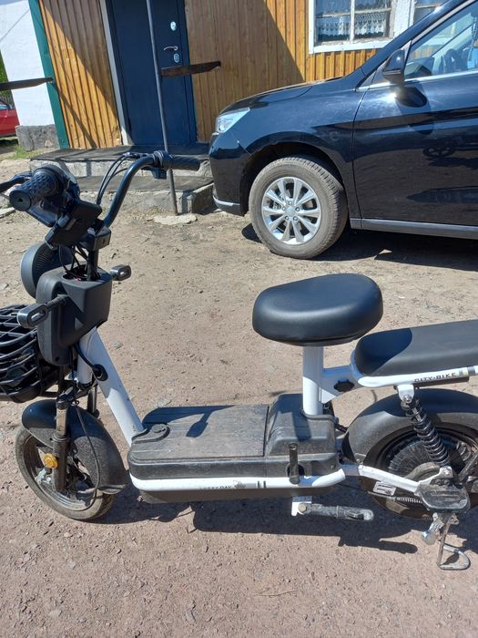 Продам скутер за 100000
