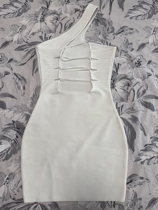 Мини бандажна рокля – бял цвят