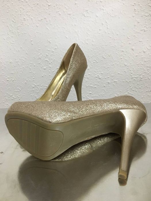 Женские туфли на каблуках