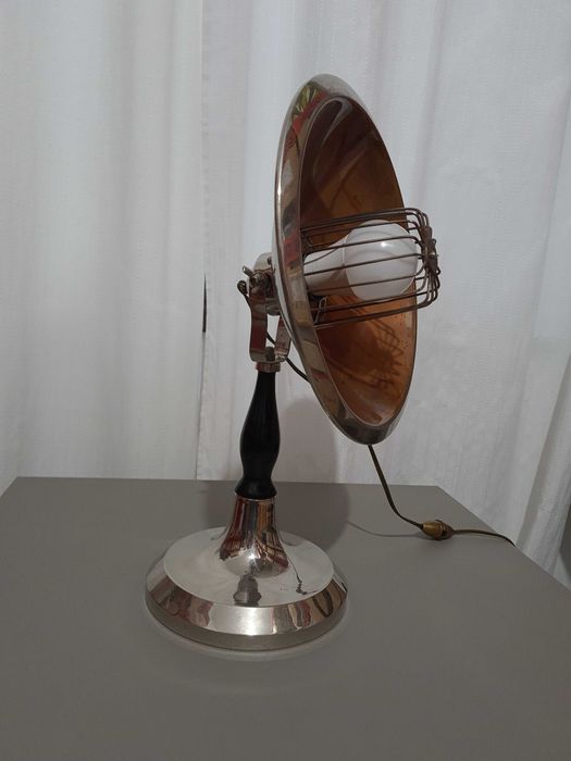 Lampa veche de caldura anii 50 transformata in veioza