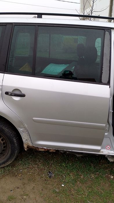 Vând plafon si piese de volzvagen Touran