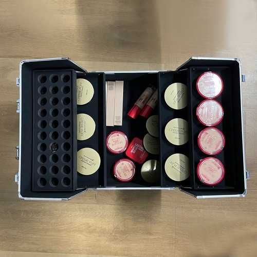 Козметичен куфар - чанта за гримове с ключове