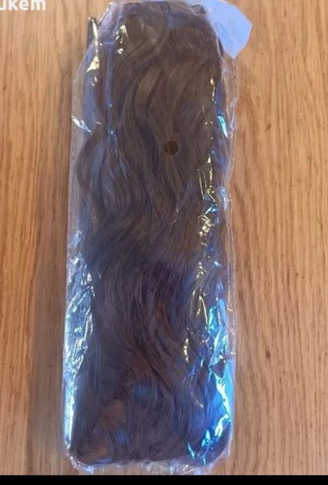 Дълга кафява опашка с шнола