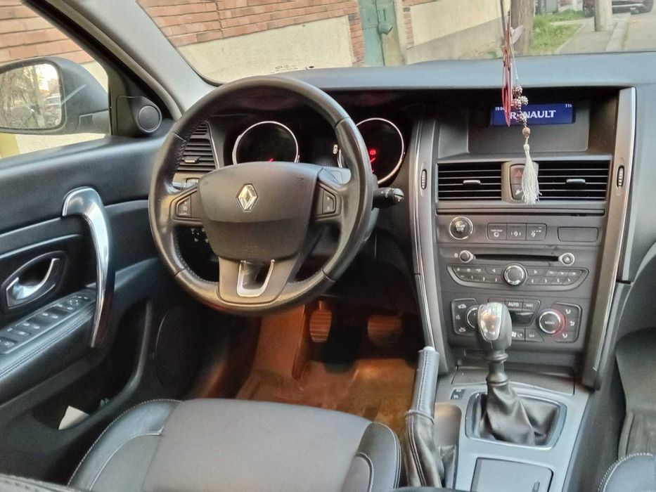 RENAULT Latitude 2012 — imagine 4