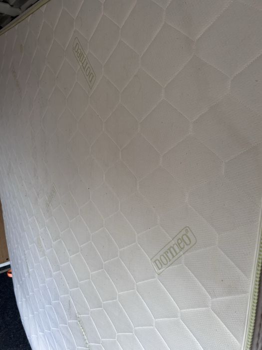 Vand saltea 180x200 dormeo cu urme de folosinta