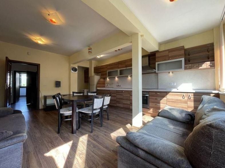 Дава се под наем Тристаен апартамент в Варна, Център - 91 кв.м за 698.19 € - Снимка #1