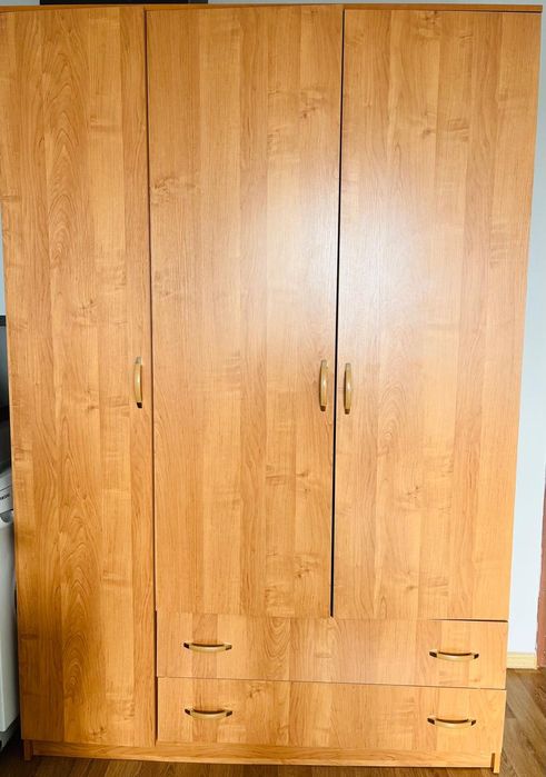 Продам хороший шкаф