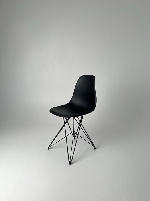 Черный стул в стиле лофт