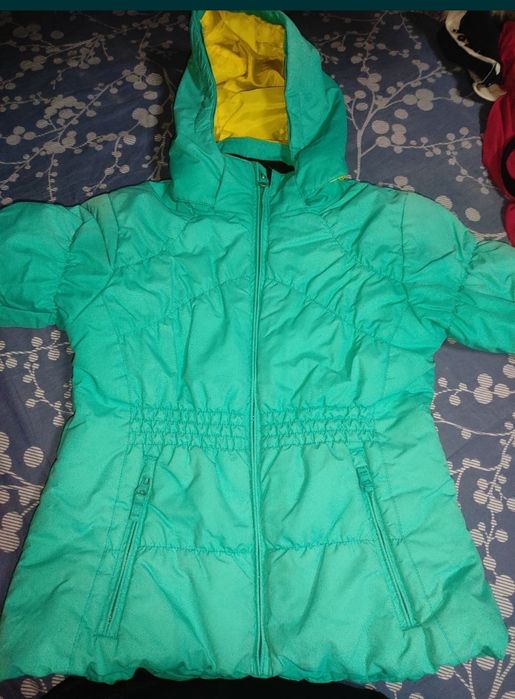 Продам б/у куртку для девочк рост 134-140и