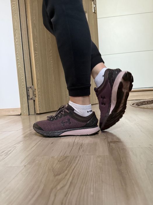 Vând adidași under armour mărimea 36.5