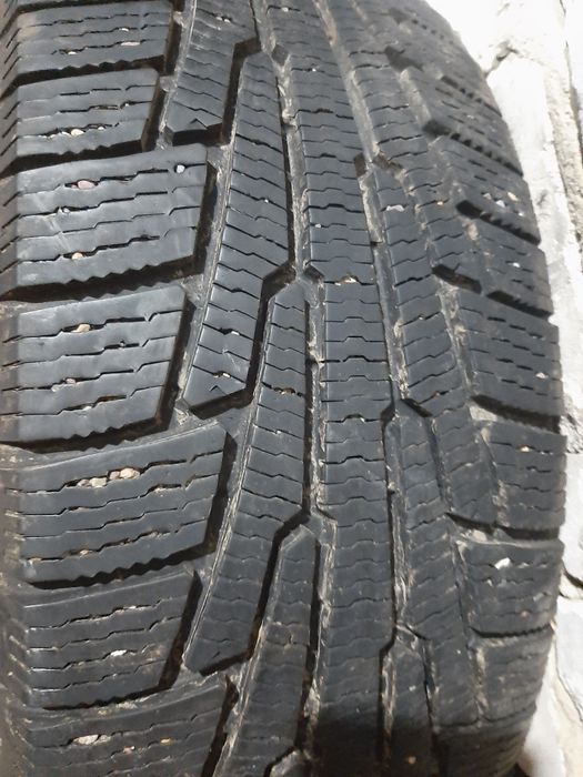 Продам шину 235/60/18 нокиа