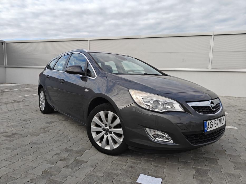 Opel Astra J break benzina 2011