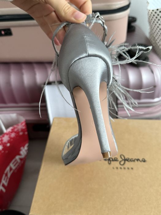 Paolo Botticelli сребристи отворени сандали на висок тънък ток с пера