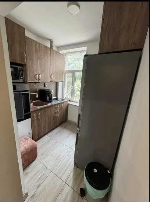 Дава се под наем Двустаен апартамент в Варна, ЖП Гара - 65 кв.м за 550 € - Снимка #2