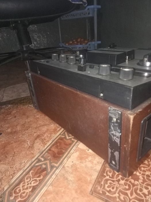 Продам, магнитофон - бобинный.