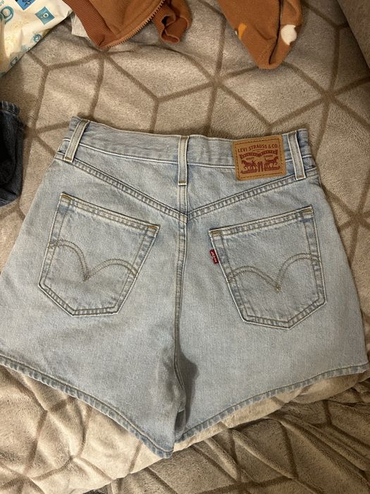 късото ново състояние на Levi's